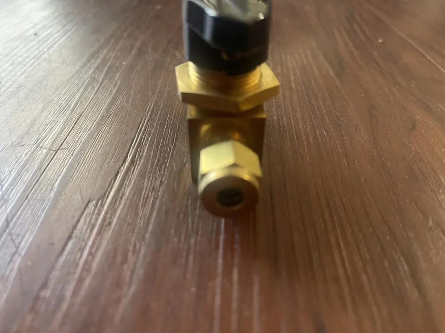 Клапан swagelok lever B-43S4 3000 PSI 1/4” LEVER VALVE