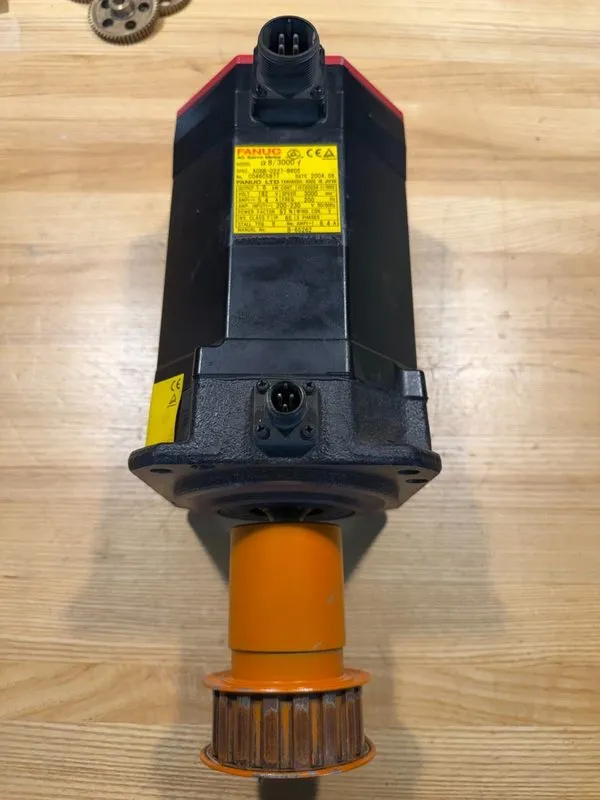 Серводвигатель FANUC / A06B-0227-B605 / AC SERVO MOTOR, 1.6KW, Outer damage — фото лота 1