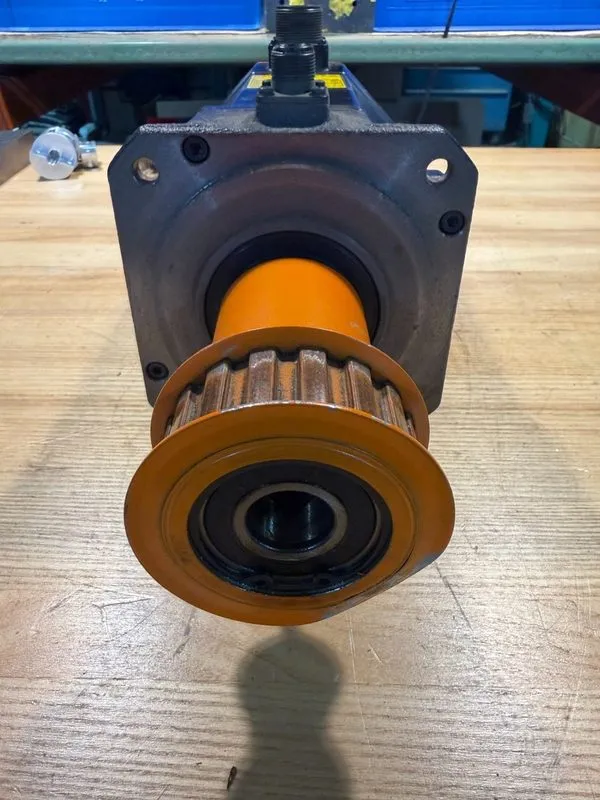 Серводвигатель FANUC / A06B-0227-B605 / AC SERVO MOTOR, 1.6KW, Outer damage — фото лота 2