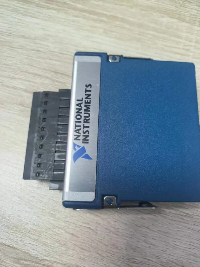 Модуль ввода-вывода National Instruments NI-9203 C Series Current Input Module
