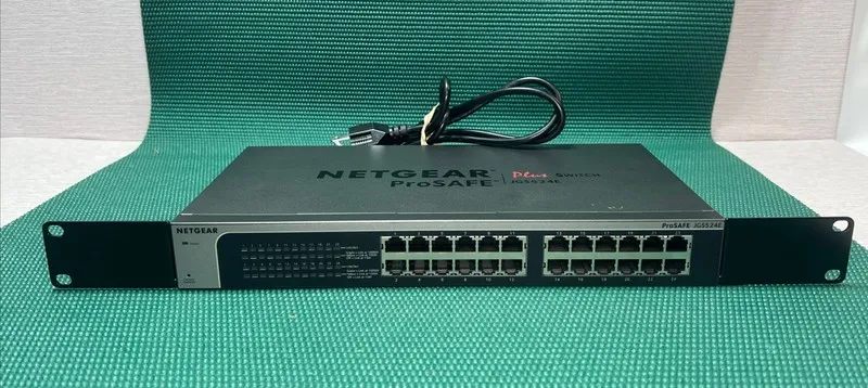 Коммутатор Netgear ProSafe Plus JGS524E 24-Port Gigabit Switch with Power Lead