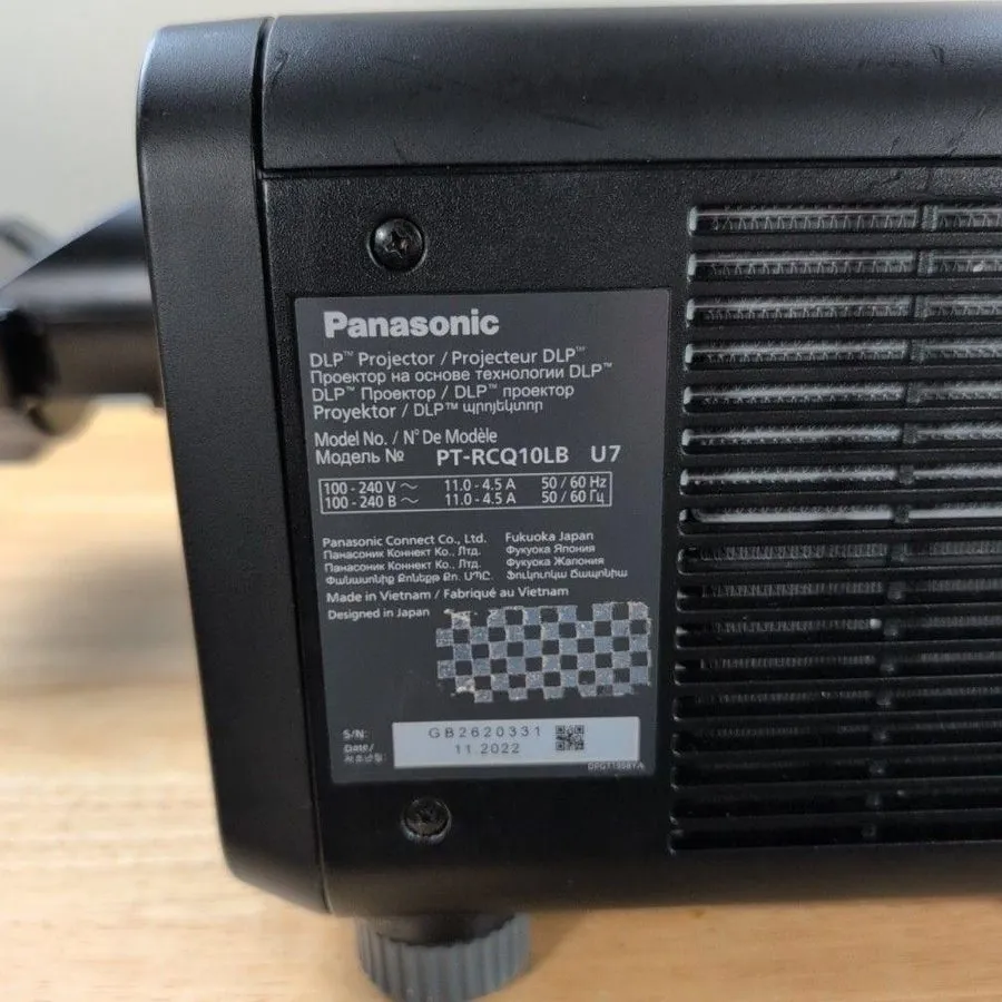 Проектор Panasonic PT-RCQ10LB DLP Laser Projector ET-DLE035 Ultra Short Throw Le — фото лота 2