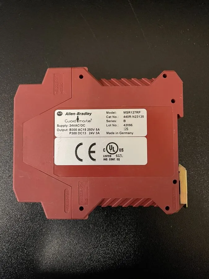 Реле безопасности Allen-Bradley MSR127RP / 440R-N23135 Guardmaster Safety Relay