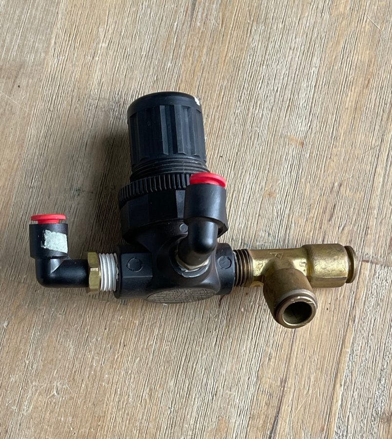 Регулятор давления Norgren R07-200-RNKA Compressed Air Pressure Regulator 1/4" N