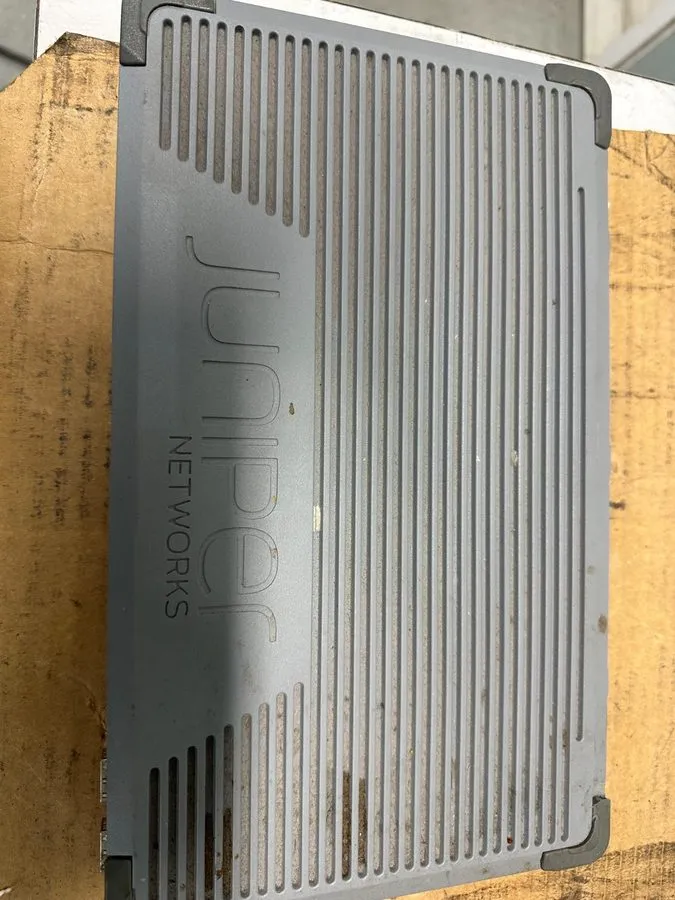 Межсетевой экран Juniper Networks SRX300 Services Desktop Security Appliance