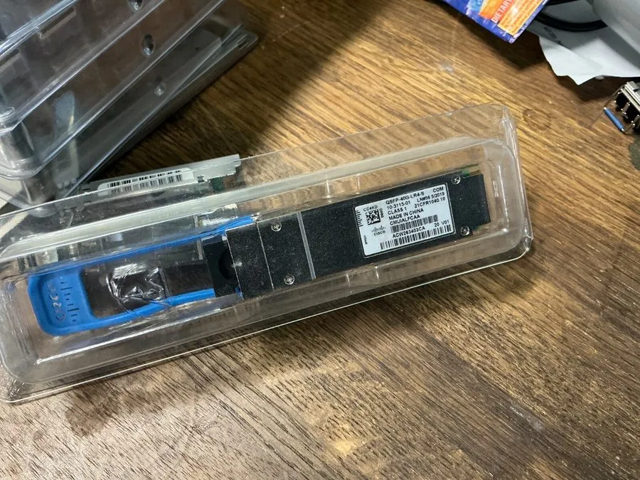 Трансивер CISCO QSFP-40G-LR4-S 10-3115-01 BULK IN CLAMSHELL HOLOGRAM