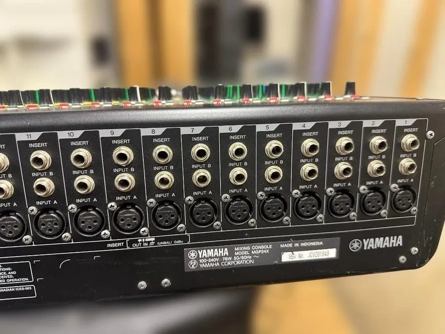 Микшерный пульт YAMAHA MGP24X Series 24Channel Premium Mixing Console Analog Mix — фото лота 1