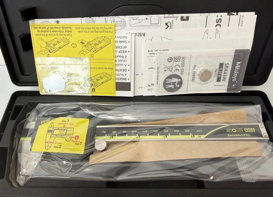 Штангенциркуль Mitutoyo 500-196-32 Caliper, Digital, Inch/Metric, 0-6'/150mm, .0