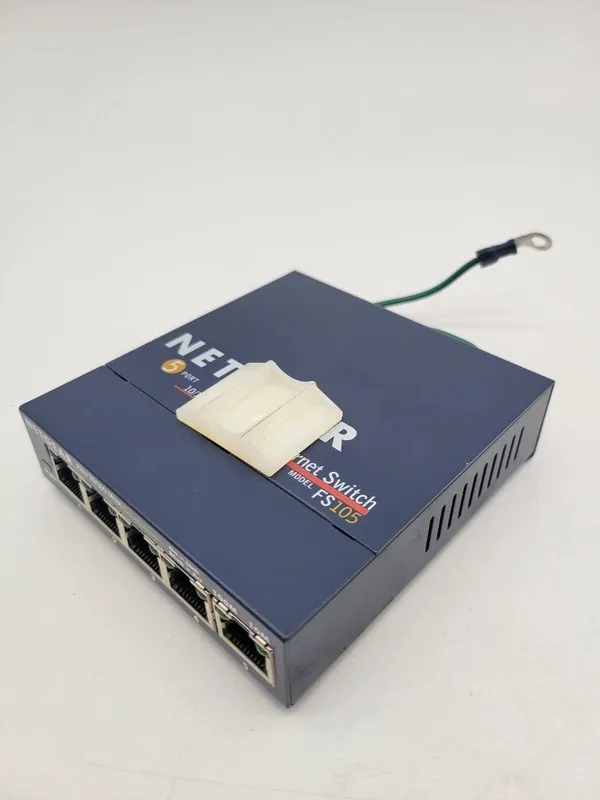 Коммутатор Netgear FS105 Ethernet Switch 5Port 10/100 Switch/ Removed from Worki