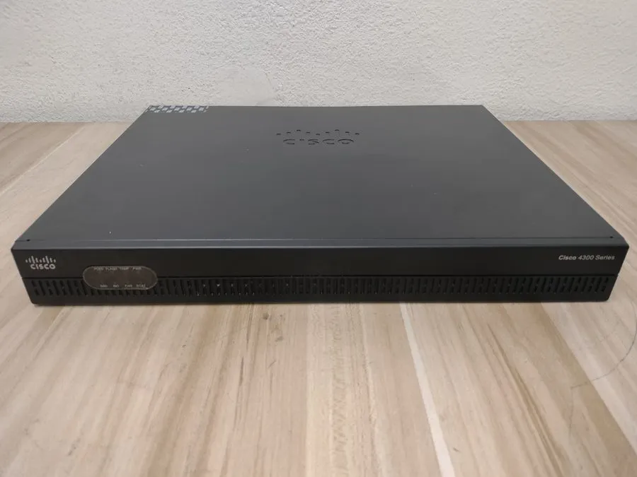 Маршрутизатор Cisco ISR4321/K9. V04. Gig Enterprise Router 800-44681-03
