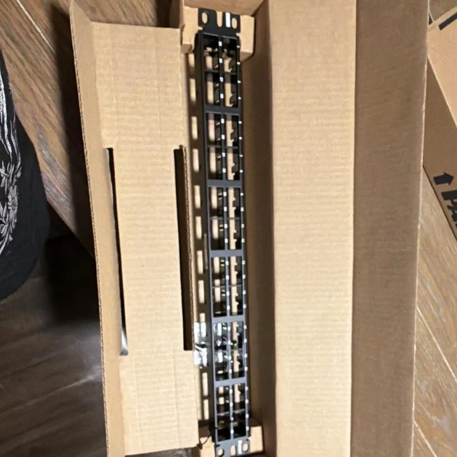Патч-панель Panduit Mini-com 48 Port Network Patch Panel 48 X Rj-45 CPP48HDWBLY