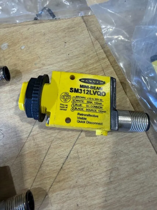 Фотоэлектрический датчик Banner SM312LVQD Photoelectric Sensor Retro 5M 10-30VDC