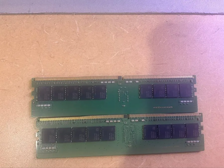 Модуль памяти 2x Samsung 32GB DDR4-3200 2Rx8 ECC RDIMM M393A4G43BB4 + M393A4G43A — фото лота 1