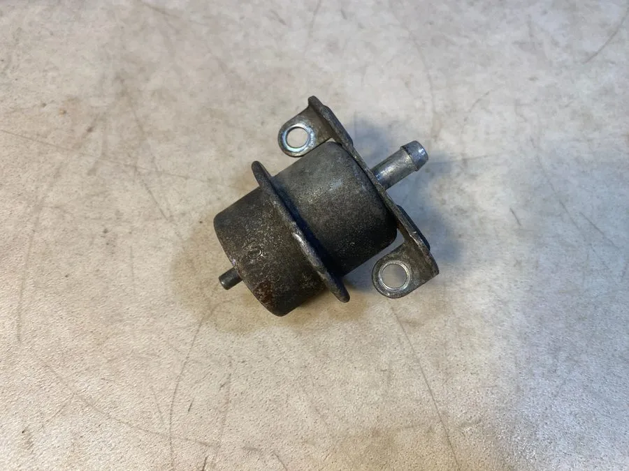 Трубопроводная арматура BMW Fuel Pressure Regulator E30 E28 E34 E24 E23 E32 3 5 