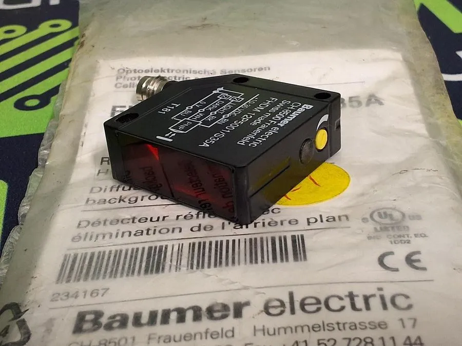 Фотоэлектрический датчик Baumer FHDM 12P5001/S35A Photoelectric Sensor PNP, 15-3
