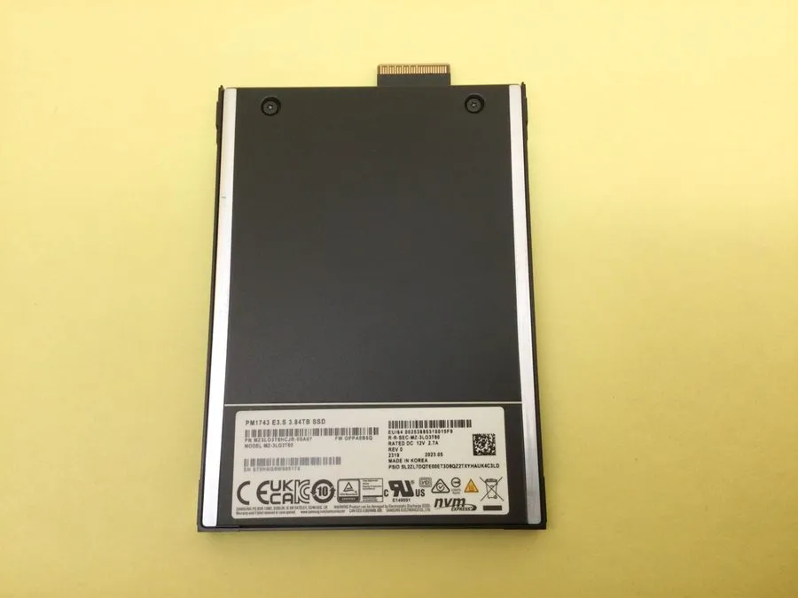 SSD-накопитель MZ-3LO3T80 SAMSUNG PM1743 3.84TB NVMe PCIe 5.0 E3.S 2.5" SSD MZ3L