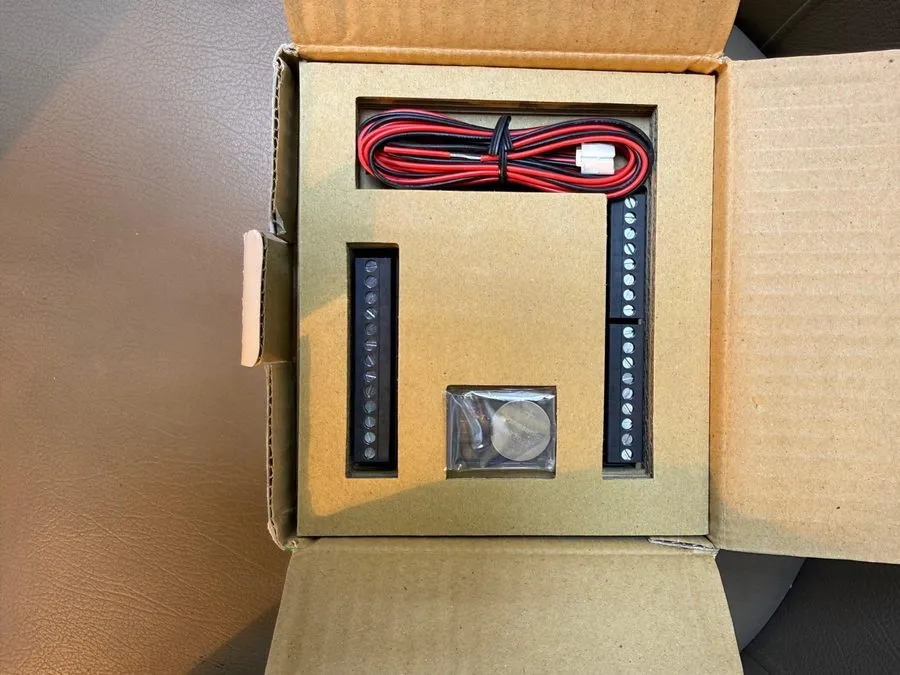 ПЛК TM221C24U Schneider Logic controller, Modicon M221, 24io tr.npn — фото лота 2