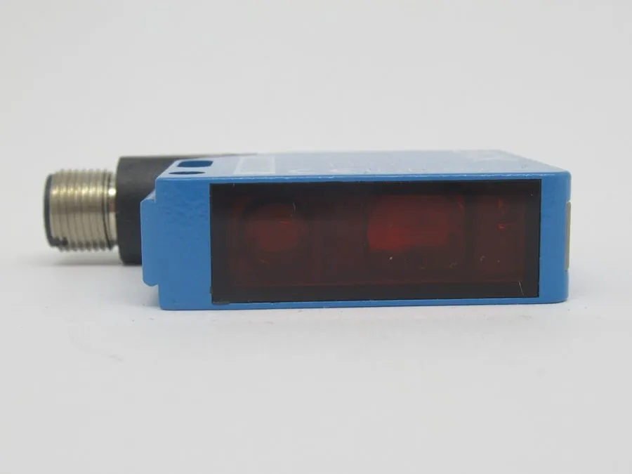 Датчик приближения SICK WT12-2P440 PLC PHOTOELECTRIC PROXIMITY SENSOR, PNP, RED 
