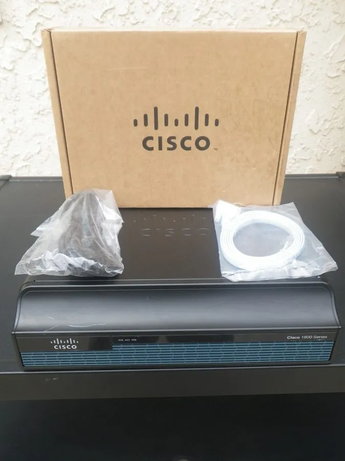 Маршрутизатор Cisco 1941/K9 Router 256F/512D 15.1 IOS HWIC-2T VWIC2-2MFT 1-YEAR