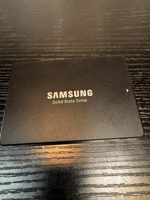 SSD-накопитель 2x Samsung PM883 1.92TB 2.5” SATA SSD Enterprise Datacenter MZ7LH — фото лота 2