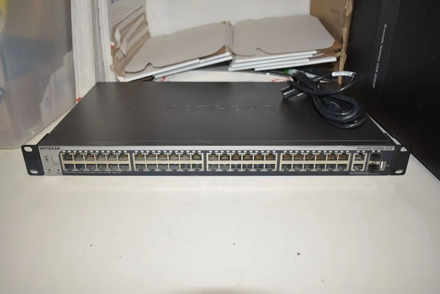 Коммутатор Netgear ProSAFE GS752TX S3300-52X 48P Gigabit 2 T/SFP 10G Network Swi