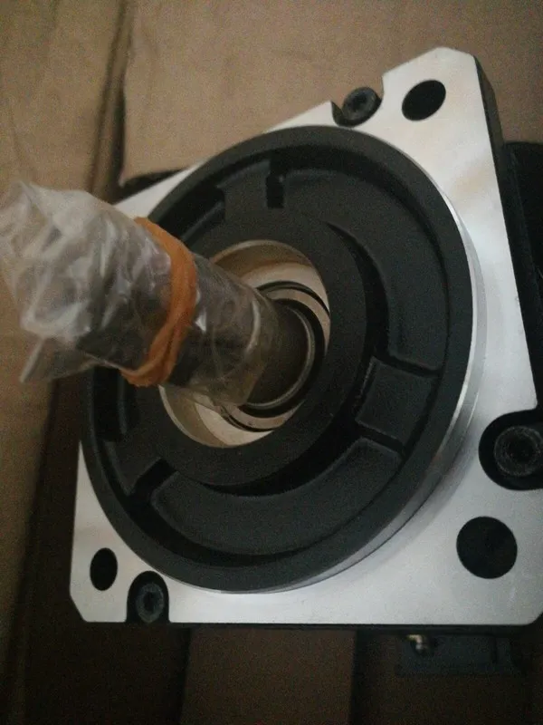 Серводвигатель YASKAWA Servo Motor SGMGV-05DDW-YG13