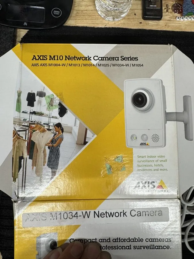 Камера AXIS Communications M1034-W 0522-004 Wireless Network Camera Open