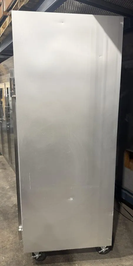 Холодильный шкаф 2022 TRAULSEN G20010-032 53" 2 SOLID DOOR STAINLESS STEEL REACH — фото лота 1
