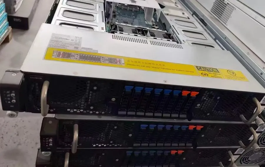 Сервер Gigabyte G292-Z20 2U 8x GPU Server 8x2.5"
