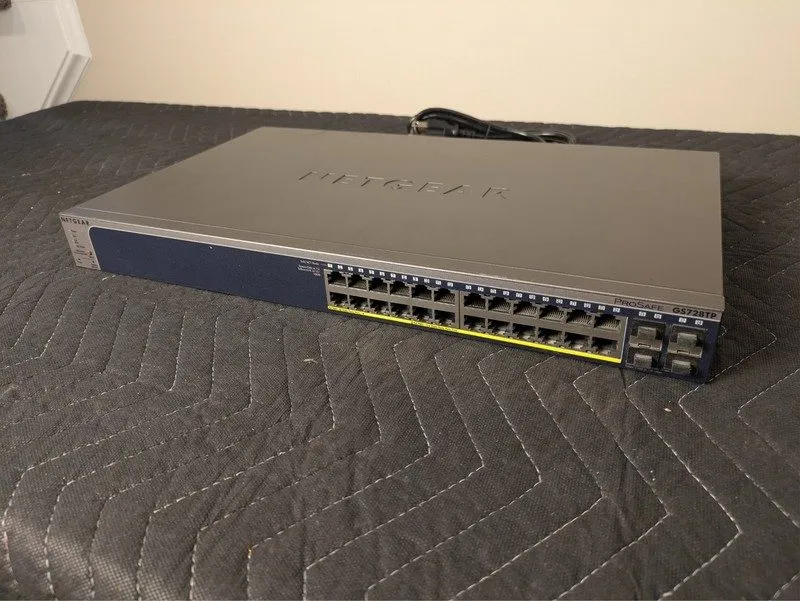 Коммутатор NETGEAR GS728TP Pro 24 Port Gigabit Smart PoE+ Switch 190W 4x SFP GS7