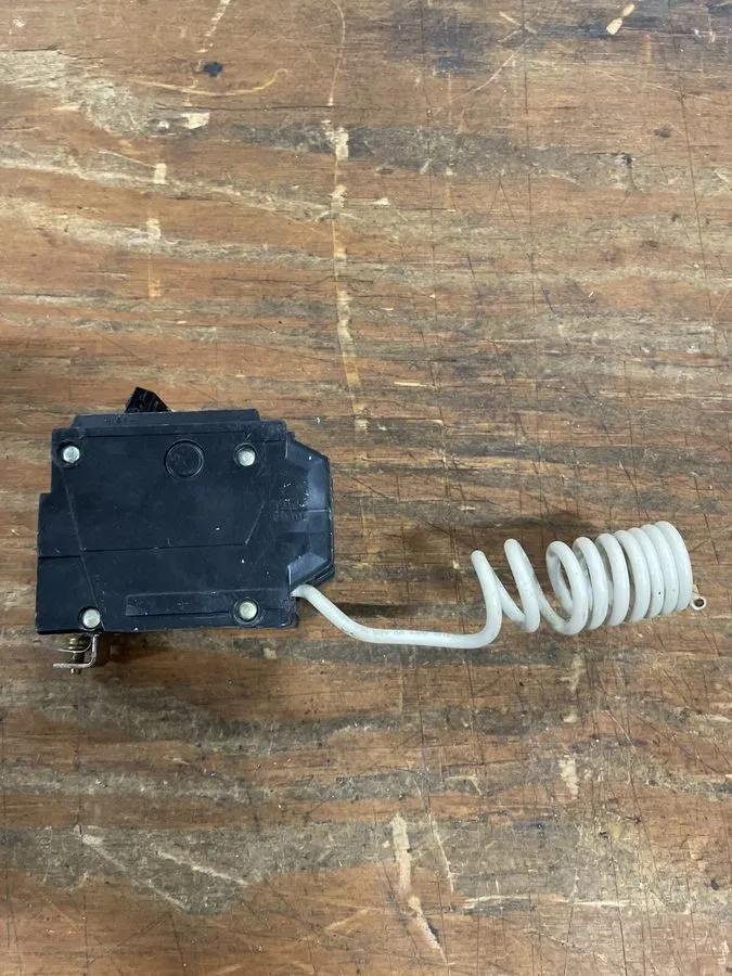 Автоматический выключатель General Electric THQB21WY20 Circuit Breaker Switched  — фото лота 1