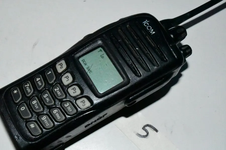 Радиостанция ICOM IC-F416DT Railroad Core Radio w ant only-RARE-POWERS ON- FIRST