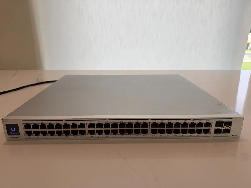 Коммутатор Ubiquiti UniFi USW-Enterprise-48-PoE 48-Port 2.5GbE 720W PoE+ Switch