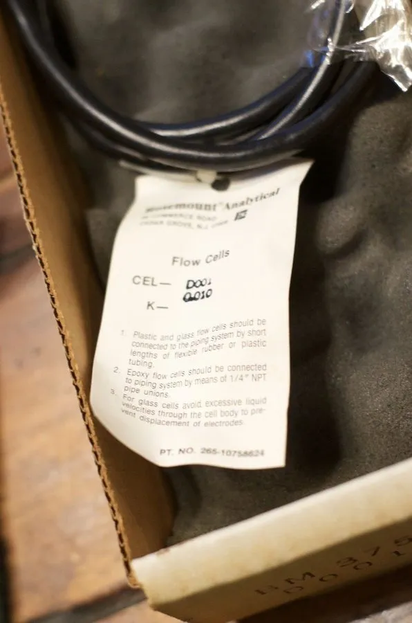 Трубопроводная арматура ROSEMOUNT ANALYTICAL Part # 265-10758624 flow cell 0375 