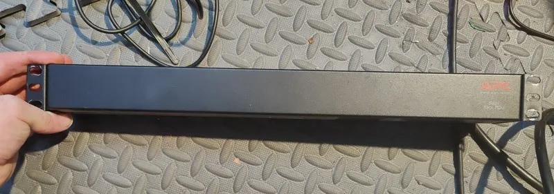Блок розеток PDU APC AP9562 1U 15A 120V 12-Outlet Rackmount Power Distribution U