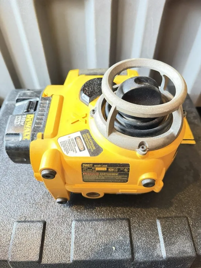 Нивелир DEWALT DW077 Rotary Laser Level With Remote Dw0772 Dw0774 — фото лота 2