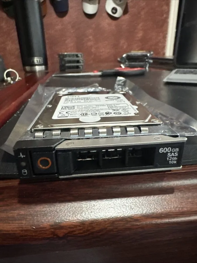Жёсткий диск 04WX8Y Dell 600GB SAS 2.5 10K 12G 4WX8Y AL15SEB060NY SAS 1000rpm Ha