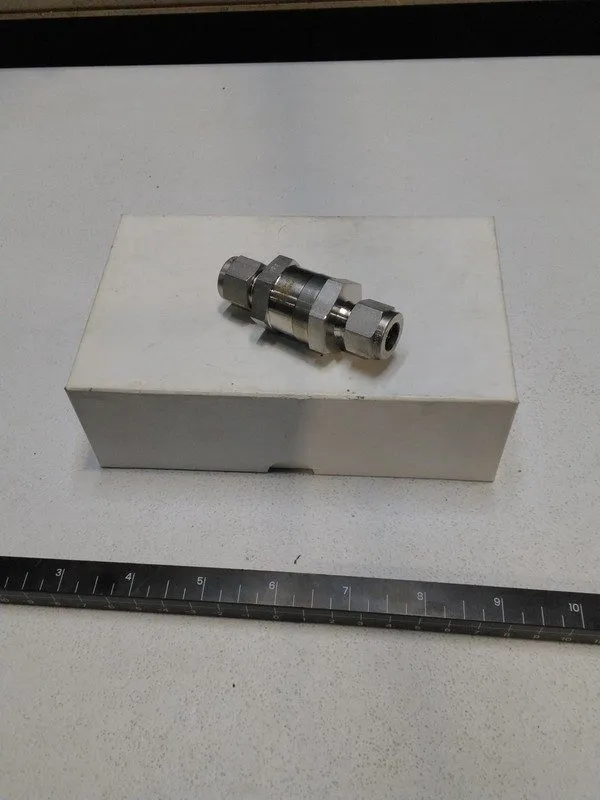 Клапан Swagelok SS-CHS6-5 Stainless Steel Poppet 6000 psig Check Valve FNSP — фото лота 1