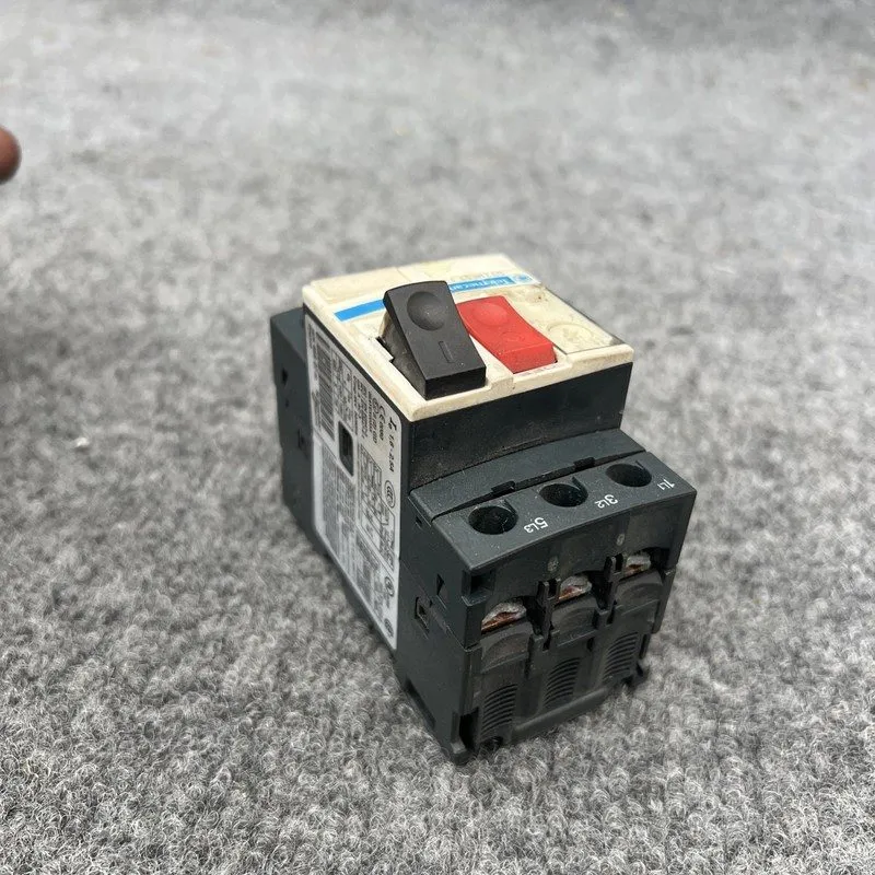 Автоматический выключатель Schneider GV2ME07 Circuit breaker-thermal-magnetic 1.