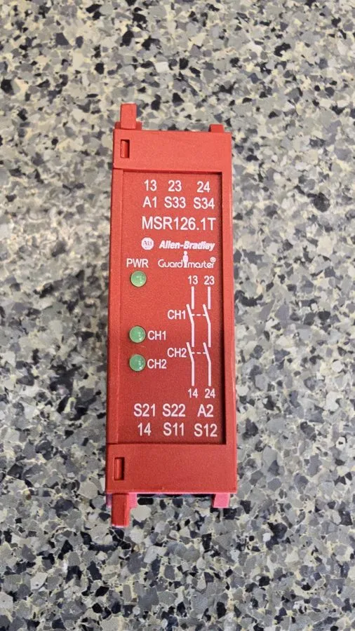 Реле безопасности Allen-Bradley Minotaur MSR126.1T 440R-N23114 Safety Relay 24V 