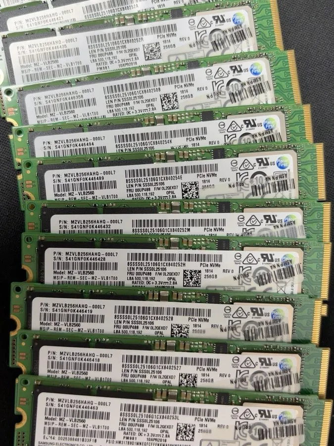 SSD-накопитель Samsung PM981 256GB M.2 NVMe SSD MZVLB256HAHQ-000L7 Lenovo Pull