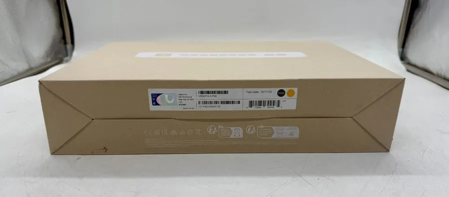 Коммутатор Ubiquiti UniFi Switch Pro 8 PoE (USW-Pro-8-PoE) (eo-o7-o4) — фото лота 1