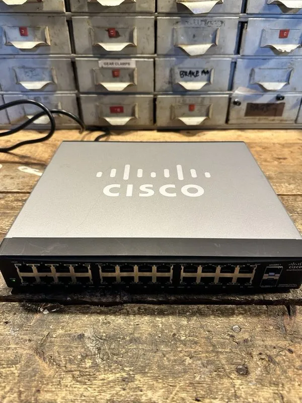 Коммутатор Cisco Small Bussiness 24 Port 10/100/1000 Switch SR2024C