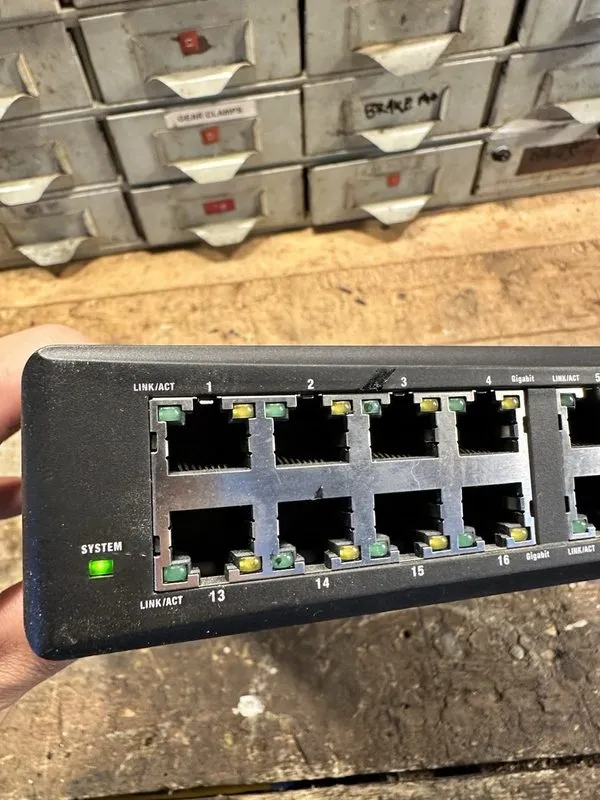 Коммутатор Cisco Small Bussiness 24 Port 10/100/1000 Switch SR2024C — фото лота 2