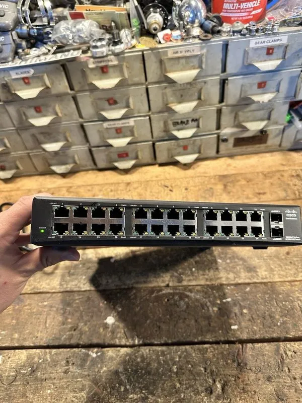 Коммутатор Cisco Small Bussiness 24 Port 10/100/1000 Switch SR2024C — фото лота 3
