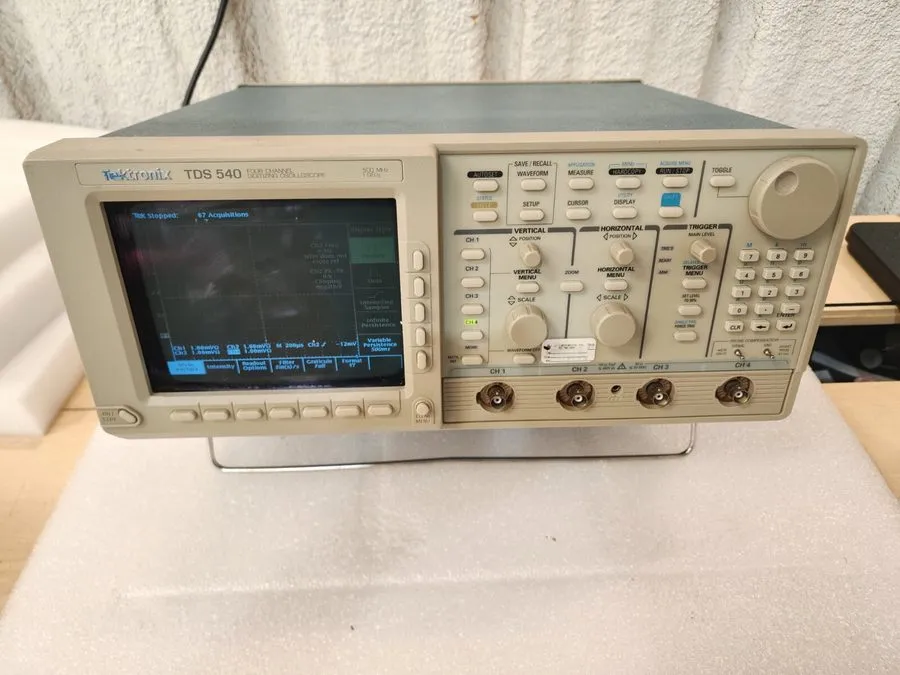 Осциллограф Tektronix TDS540 4 Channel, 500MHz 1GS/s Oscilloscope