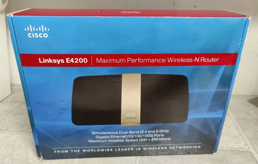 Маршрутизатор Cisco Linksys E4200 Dual Band 4Gigabit Ports USB-Wireless N Router