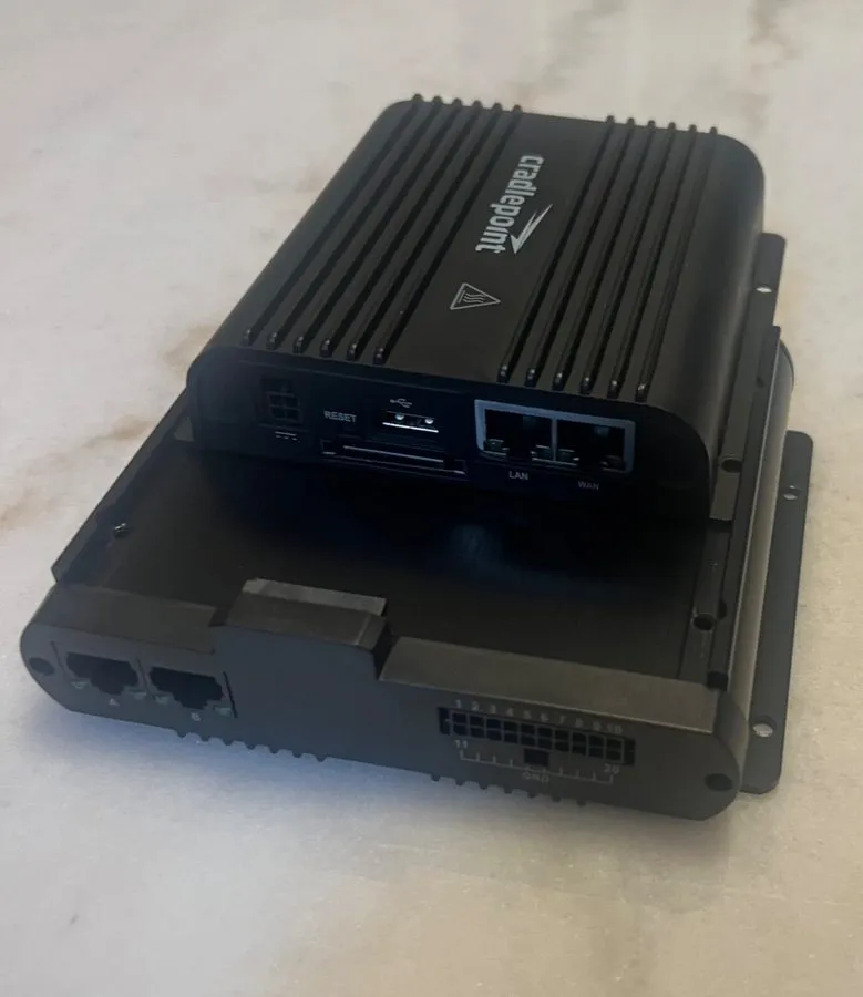 Маршрутизатор Cradlepoint IBR650C 150 Mbps 1 Port 150 Mbps Wireless Router