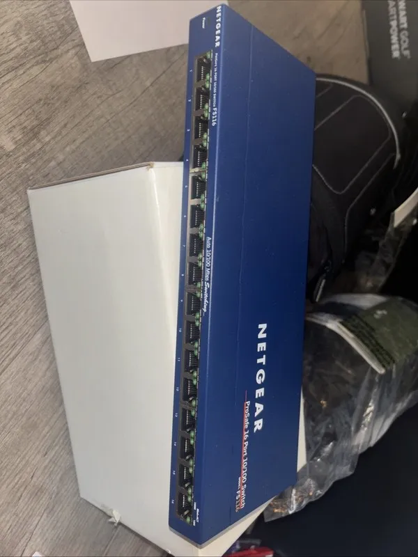 Коммутатор Netgear ProSafe Unmanaged Plus FS116E 16 Port 10/100 Fast Ethernet Sw