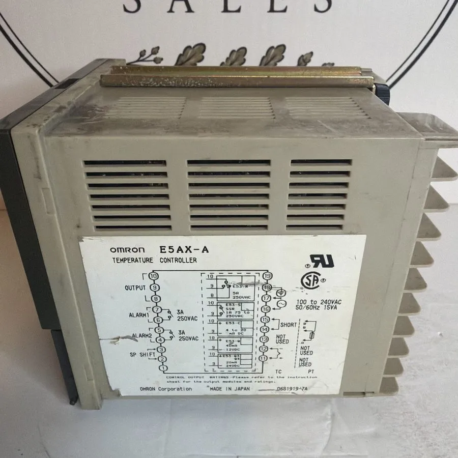 Датчик температуры Omron E5AX-A Temperature Controller 100-240 VAC 15 VA — фото лота 1